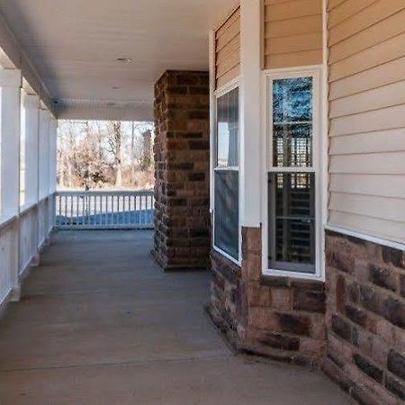 Holmes Suites And Inn Blacklick Екстериор снимка