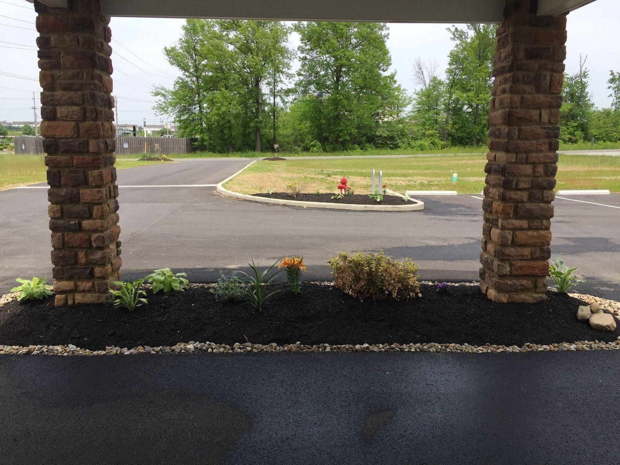 Holmes Suites And Inn Blacklick Екстериор снимка