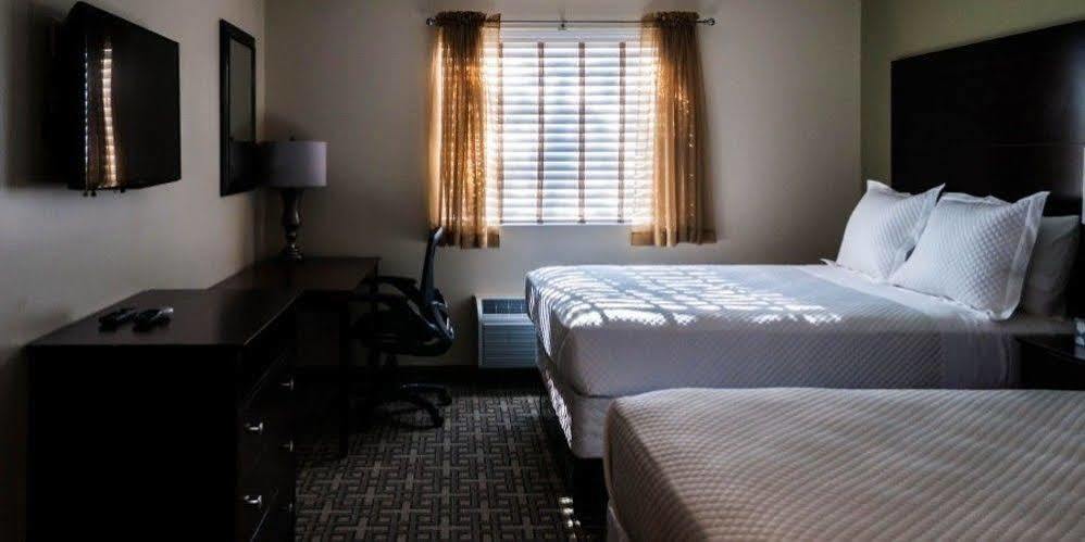 Holmes Suites And Inn Blacklick Екстериор снимка