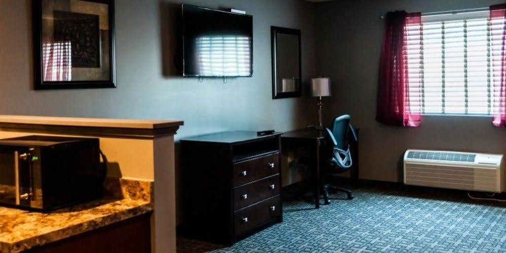 Holmes Suites And Inn Blacklick Екстериор снимка