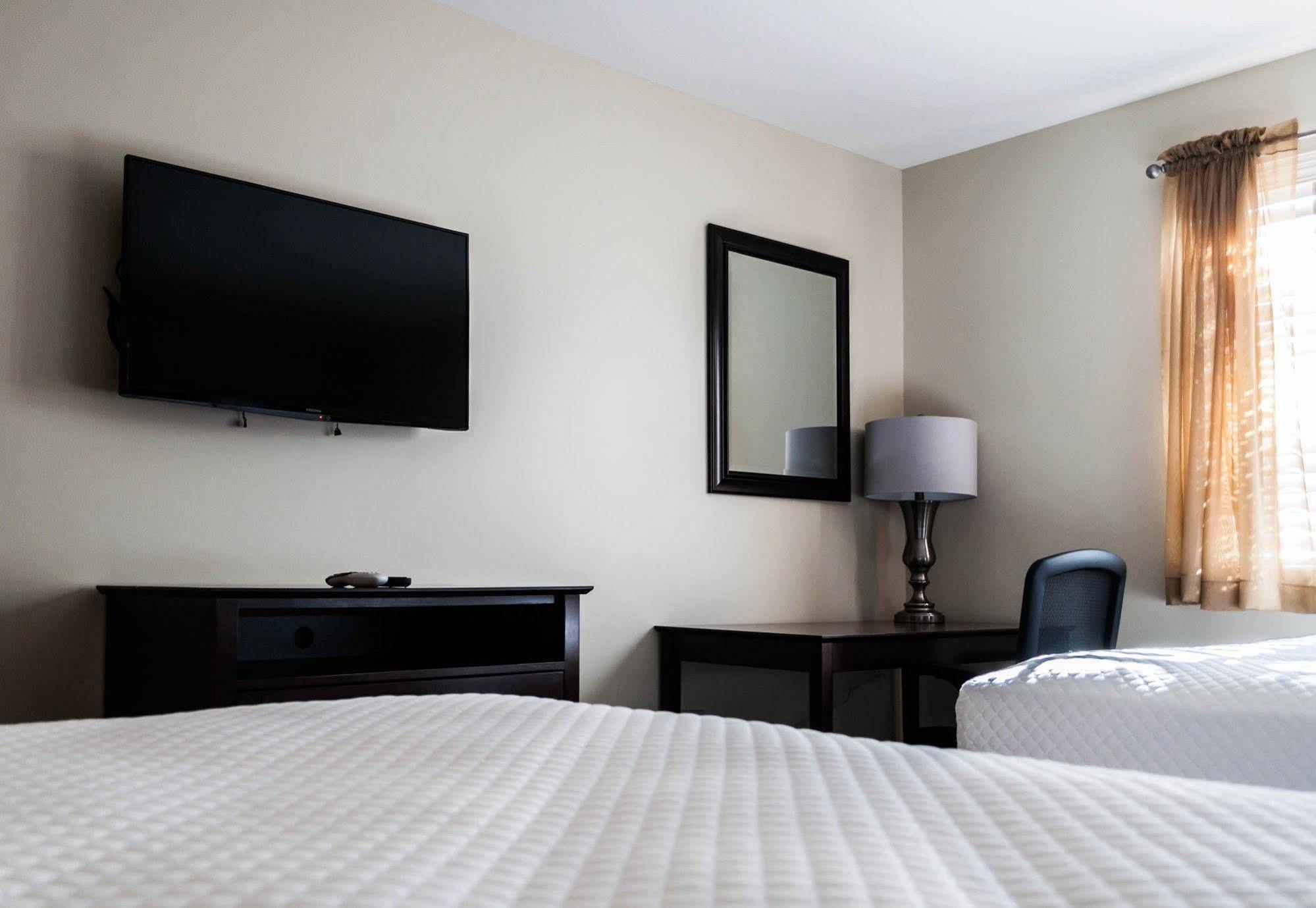 Holmes Suites And Inn Blacklick Екстериор снимка