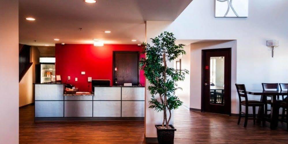 Holmes Suites And Inn Blacklick Екстериор снимка
