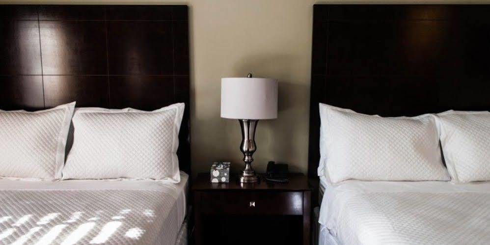 Holmes Suites And Inn Blacklick Екстериор снимка
