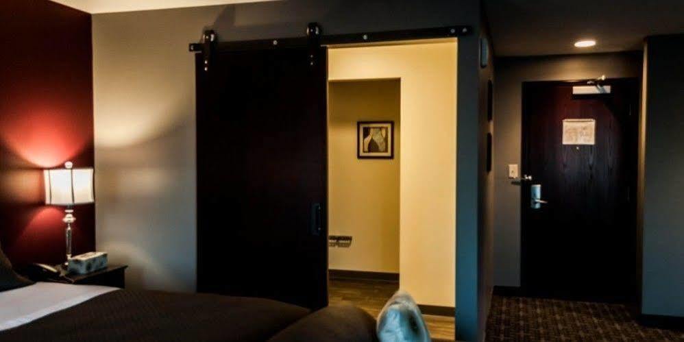 Holmes Suites And Inn Blacklick Екстериор снимка